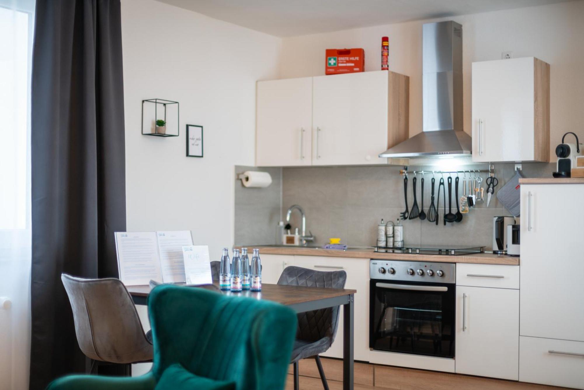 Free Living - City Design Apartments, Zentrum, Outlet, Balkon, Kueche Wolfsburg Bagian luar foto