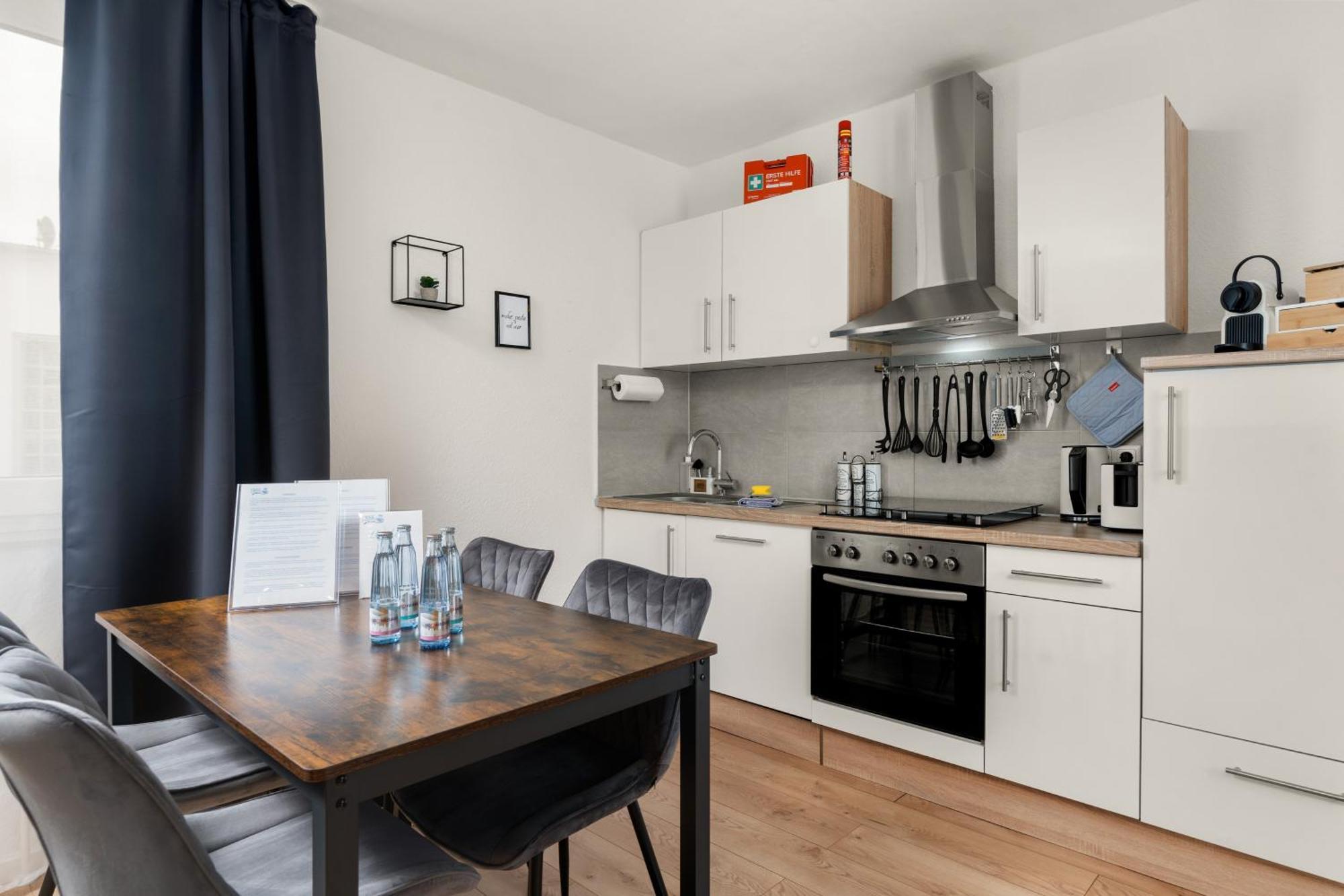 Free Living - City Design Apartments, Zentrum, Outlet, Balkon, Kueche Wolfsburg Bagian luar foto