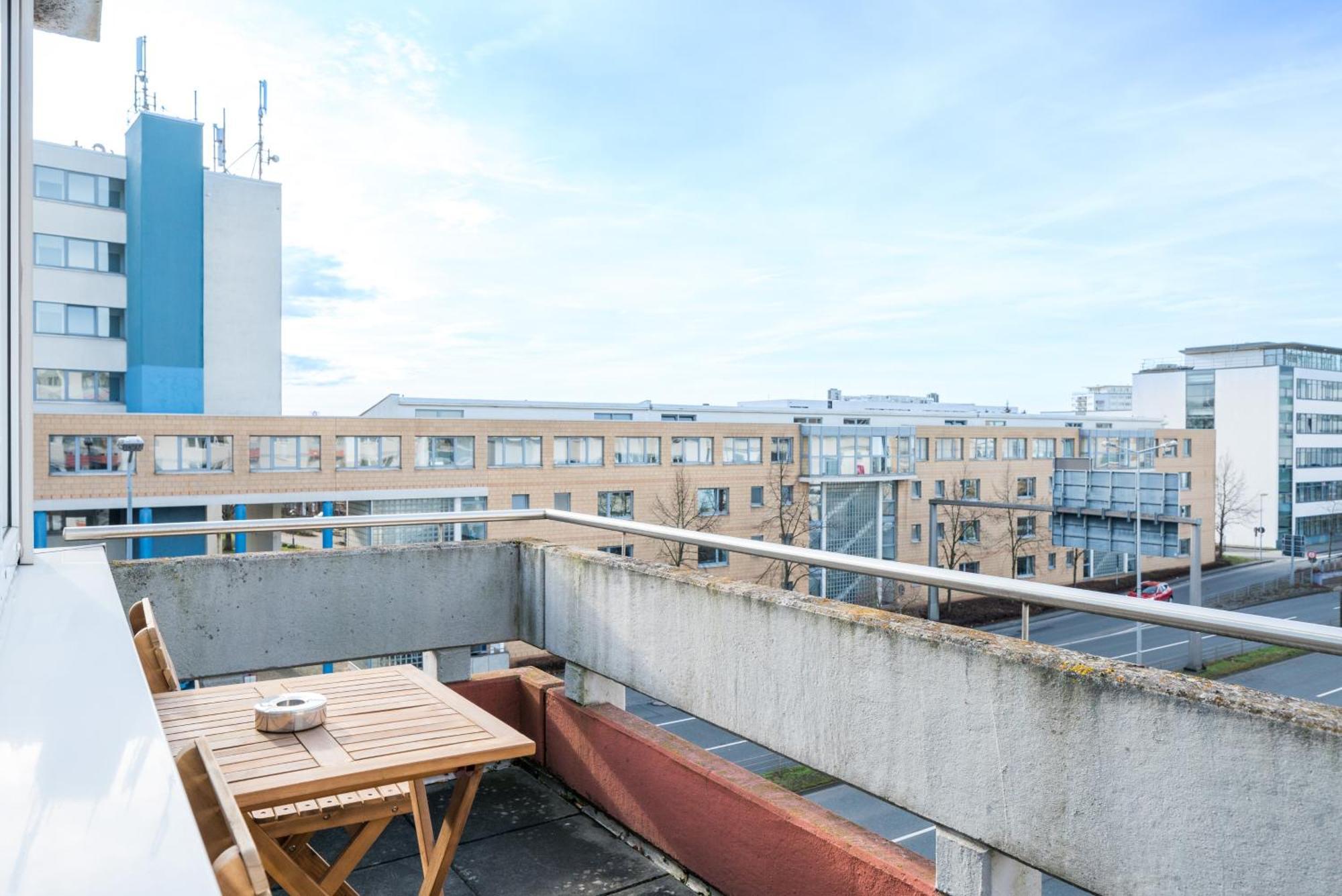 Free Living - City Design Apartments, Zentrum, Outlet, Balkon, Kueche Wolfsburg Bagian luar foto