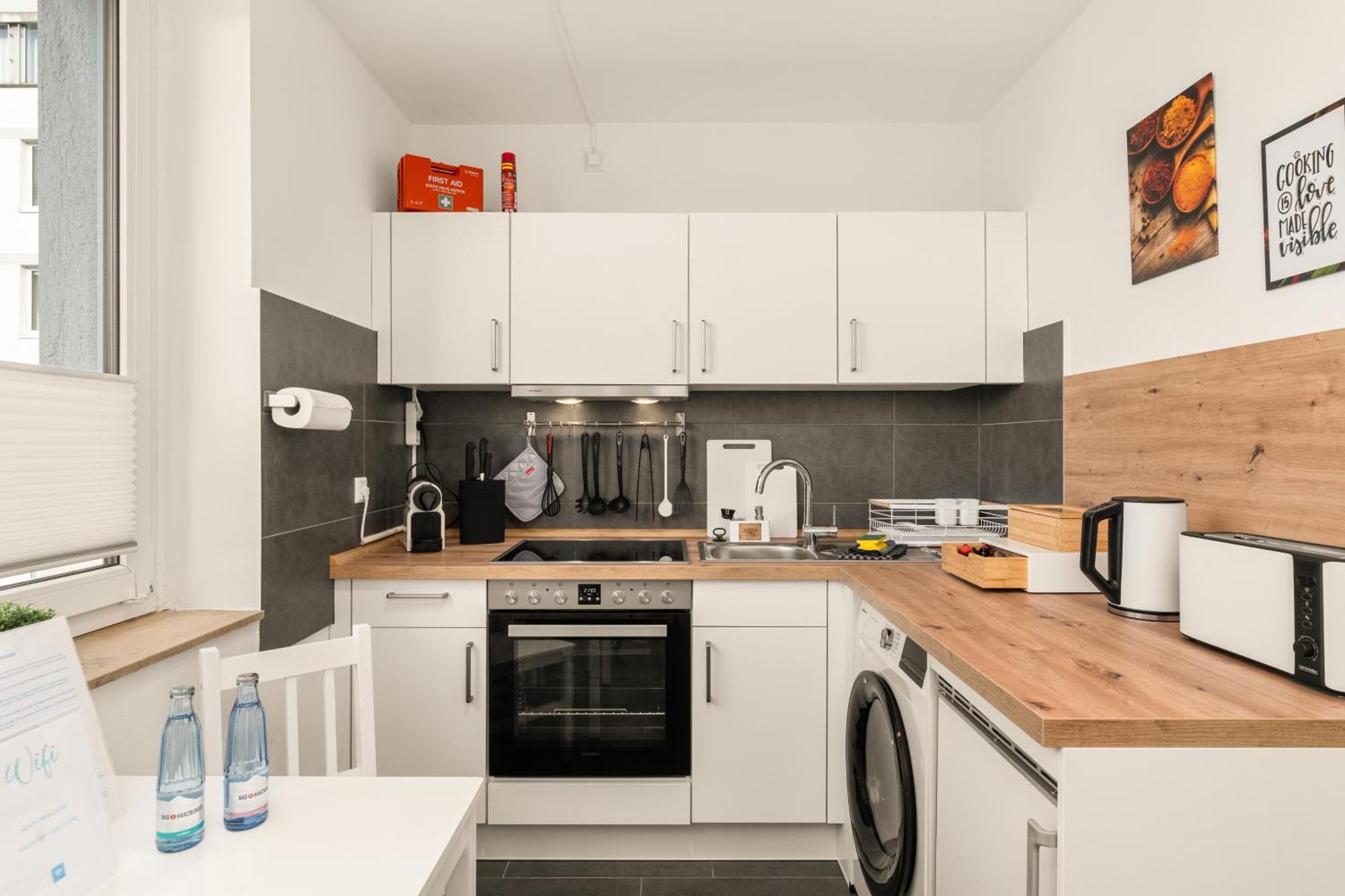 Free Living - City Design Apartments, Zentrum, Outlet, Balkon, Kueche Wolfsburg Bagian luar foto