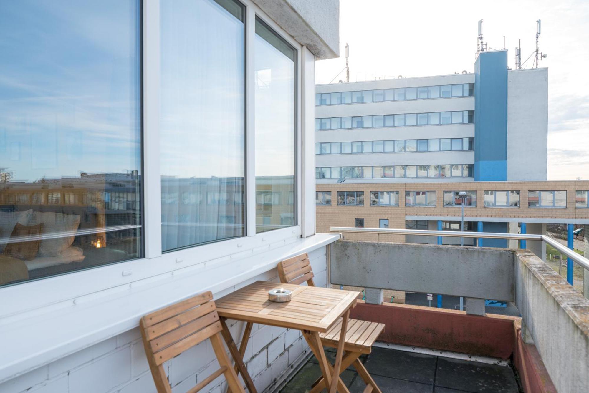 Free Living - City Design Apartments, Zentrum, Outlet, Balkon, Kueche Wolfsburg Bagian luar foto