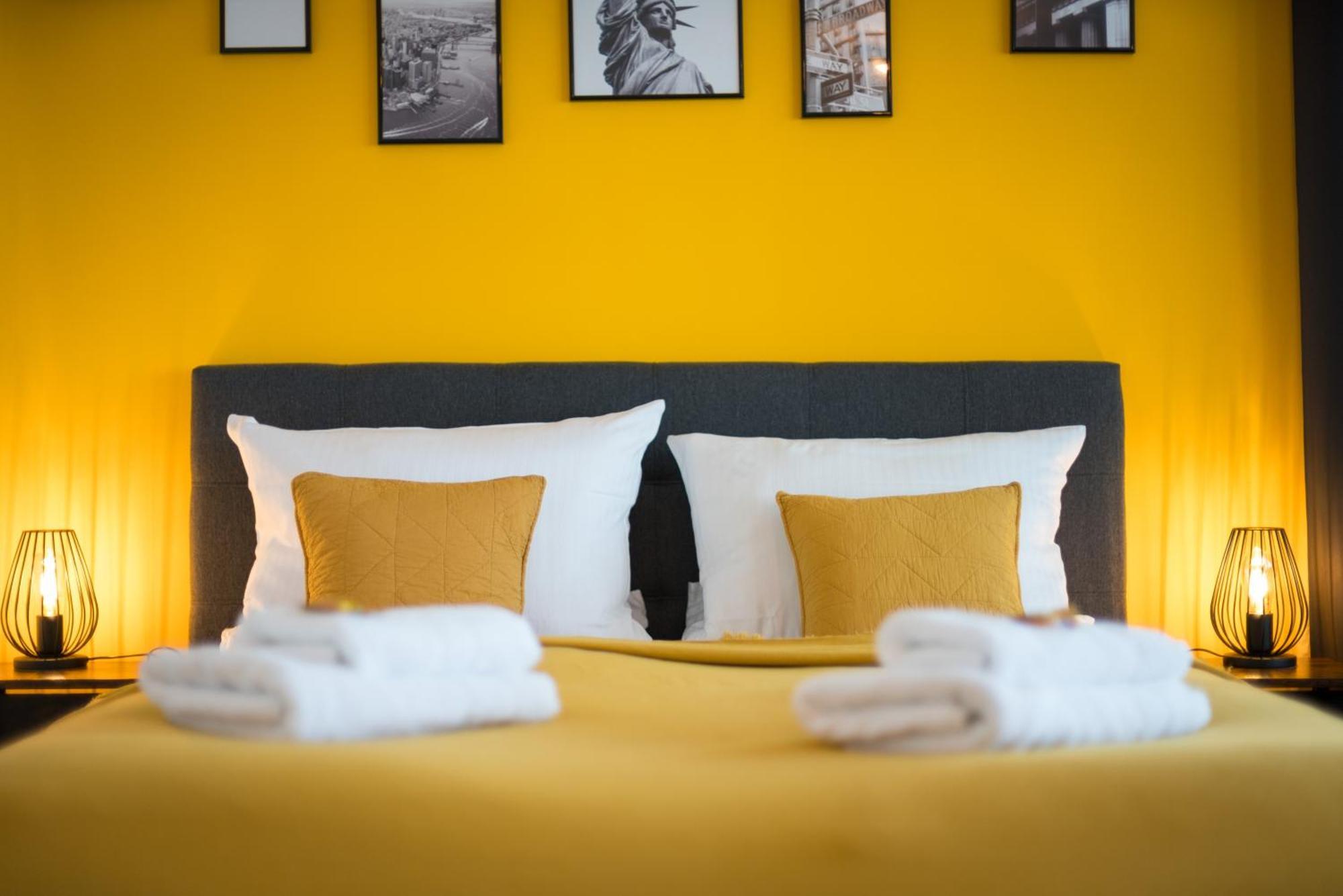 Free Living - City Design Apartments, Zentrum, Outlet, Balkon, Kueche Wolfsburg Bagian luar foto